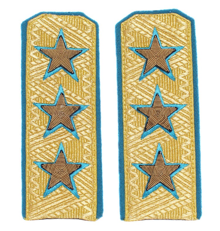 ロシア空軍ソビエトの高ランクパレードはソ連の肩章に乗る